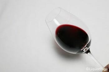 二日酔いしやすいとされる赤ワイン。実はその色も関係している？