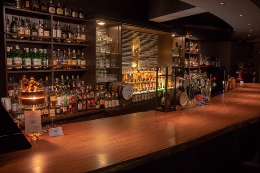 The Bar Authentic 坂梨の店内