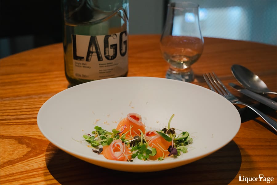 「富士サーモンのレモンマリネ」と「キルモリー エディション」のストレート