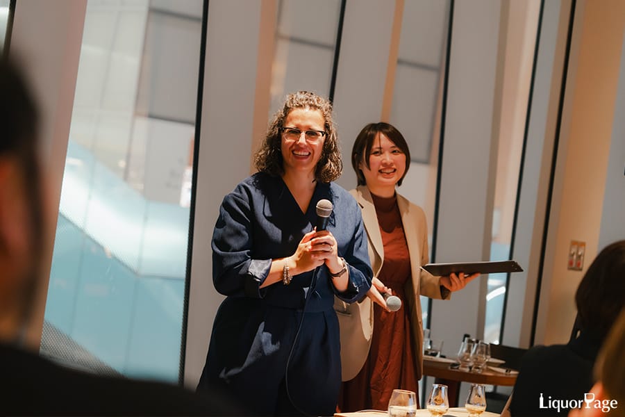 イベント中はマリエラさんが来場者とともにペアリングを楽しみながら商品のテイスティングを実施