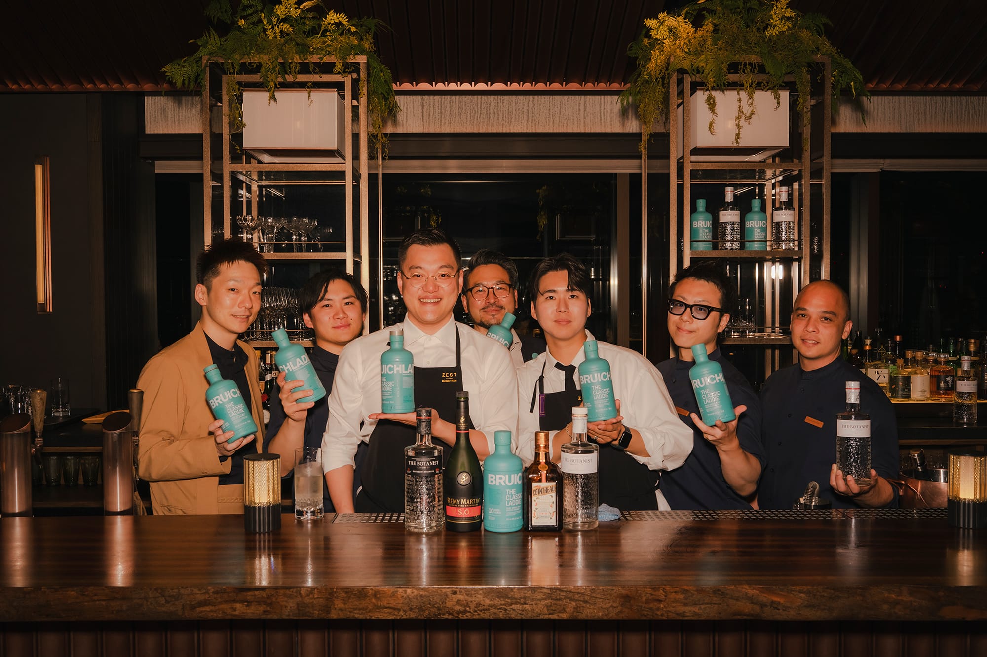 終了時にはSONATA BAR & LOUNGEのスタッフも交えて記念撮影