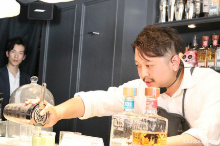 アルトス・バンデラをメイキングする山川俊太氏。 山川俊太氏