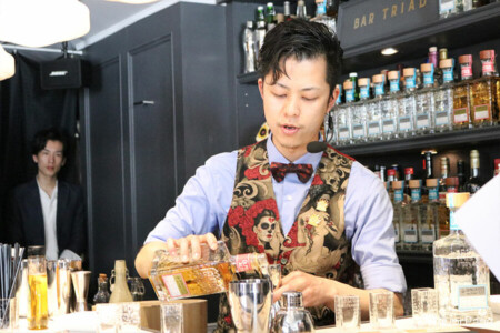 アルトス・バンデラをメイキングする西山圭氏。 西山圭氏