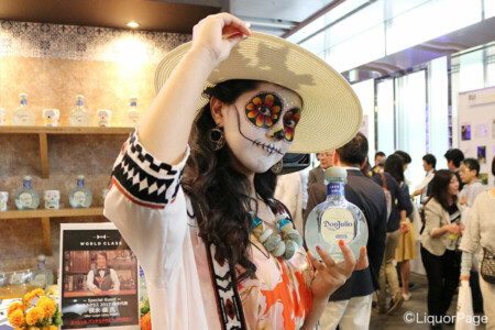 ドンフリオ・ブランコのブースにて 死者の日の世界観を表現。