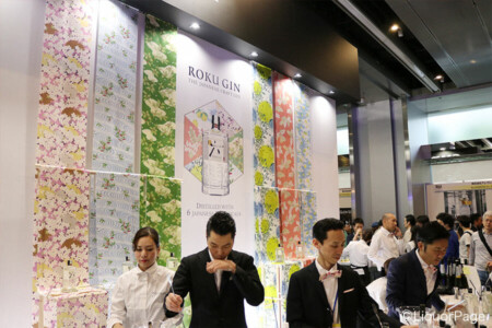 ROKUのブースにて サントリが手がけるジャパニーズクラフトジンROKU。独自の世界観が表現されていた。