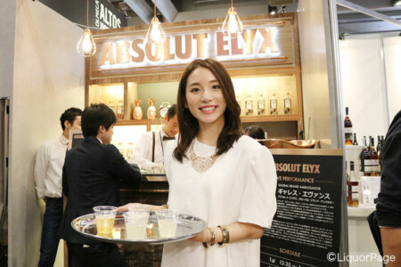 アブソルート・エリクスのブースにて クリーミーな味わいのプレミアムウォッカ、アブソルート・エリクスを使用したカクテルが提供された。