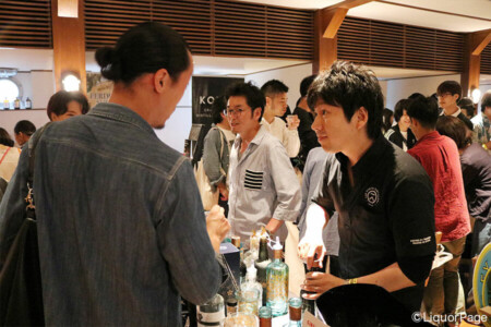 季の美(ウィスク・イー)のブースにて