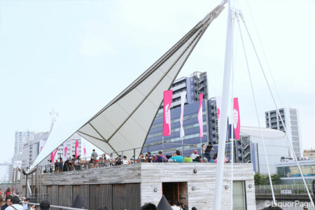 天候に恵まれた初日は船のトップデッキも開放された。 T-LOTUS Mのトップデッキ