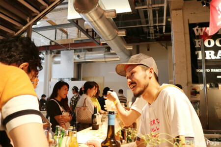 ブースに立つのは運営メンバーの齋藤恵太氏 スペシャル・バーにて