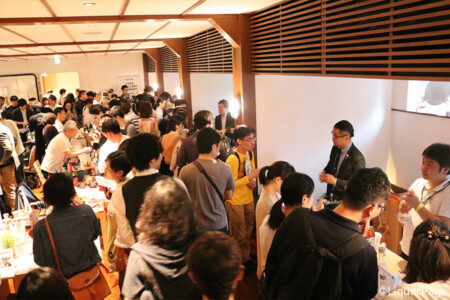 地下一階、輸入ジンの試飲フロア。 メイン会場・T-LOTUS