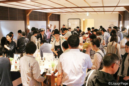 地下一階、輸入ジンの試飲フロア。 メイン会場・T-LOTUS