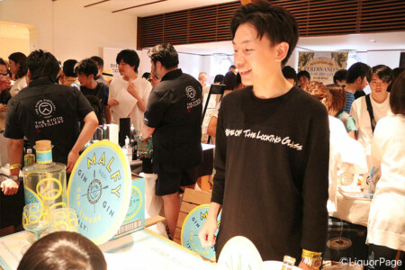 マルフィのブースにて