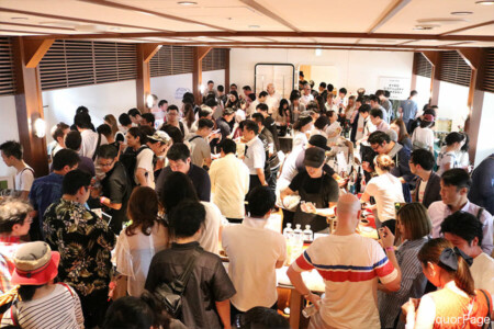 地下一階、輸入ジンの試飲フロア。 メイン会場・T-LOTUS