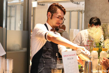 ゲストバーテンダーの齋藤隆一さん。 スペシャル・バーにて