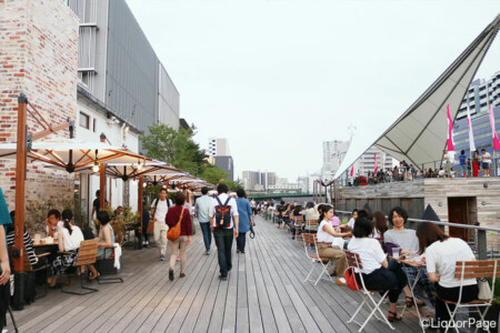 ボードウォークも会場の一部として開放された。右手に見えるのがメイン会場のT-LOTUS M。 200mに及ぶボードウォーク