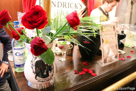 プレミアムジン・ヘンドリックスのブースにて