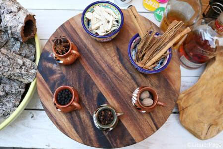 スターアニスやオリスなどボタニカルも並べられた。 マルシェ・ブースにて