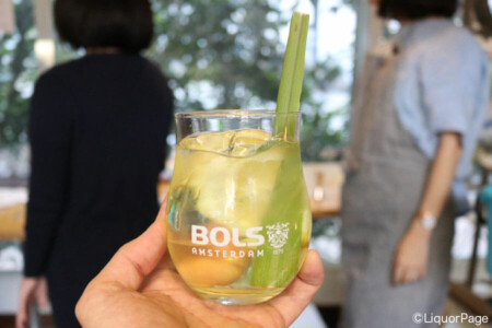 筆者もカクテルを作ってみた。 リキュール・スピリッツブランド“ボルス”のワークショップにて