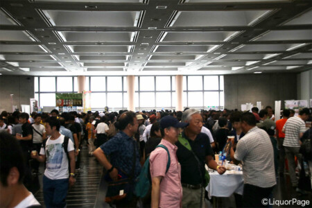 多くの来場者で会場は埋め尽くされた。
