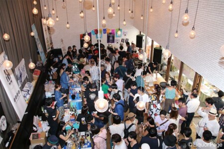 テイスティングエリアは常に多くの人で賑わっていた。 テイスティングエリア