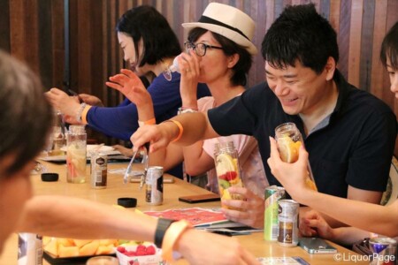 サウザブルーのセミナーでは「サウザファームサワー」作りを体験。 セミナーの様子